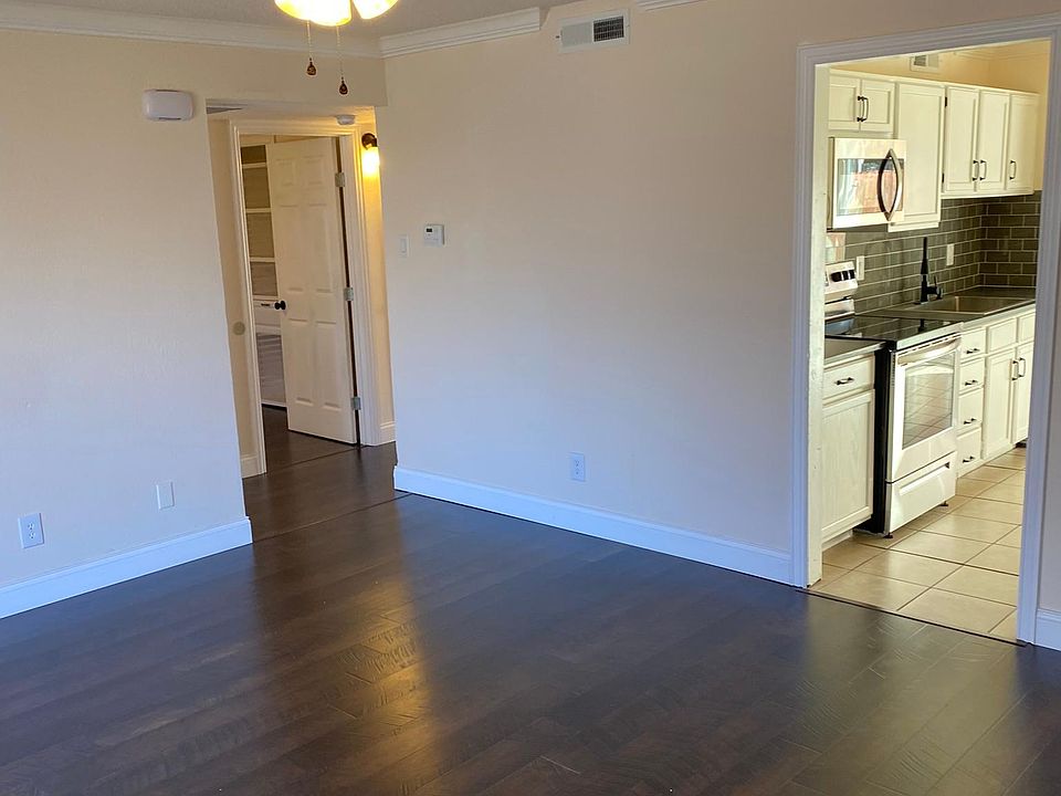 1st image of 2421 Lakeview Cir
