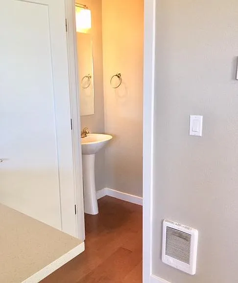 460 NE Simpson St #H — Photo 5