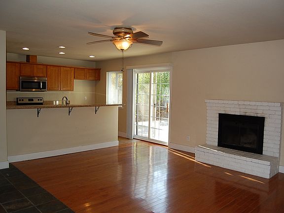 2nd image of 121 Sierra Woods Cir