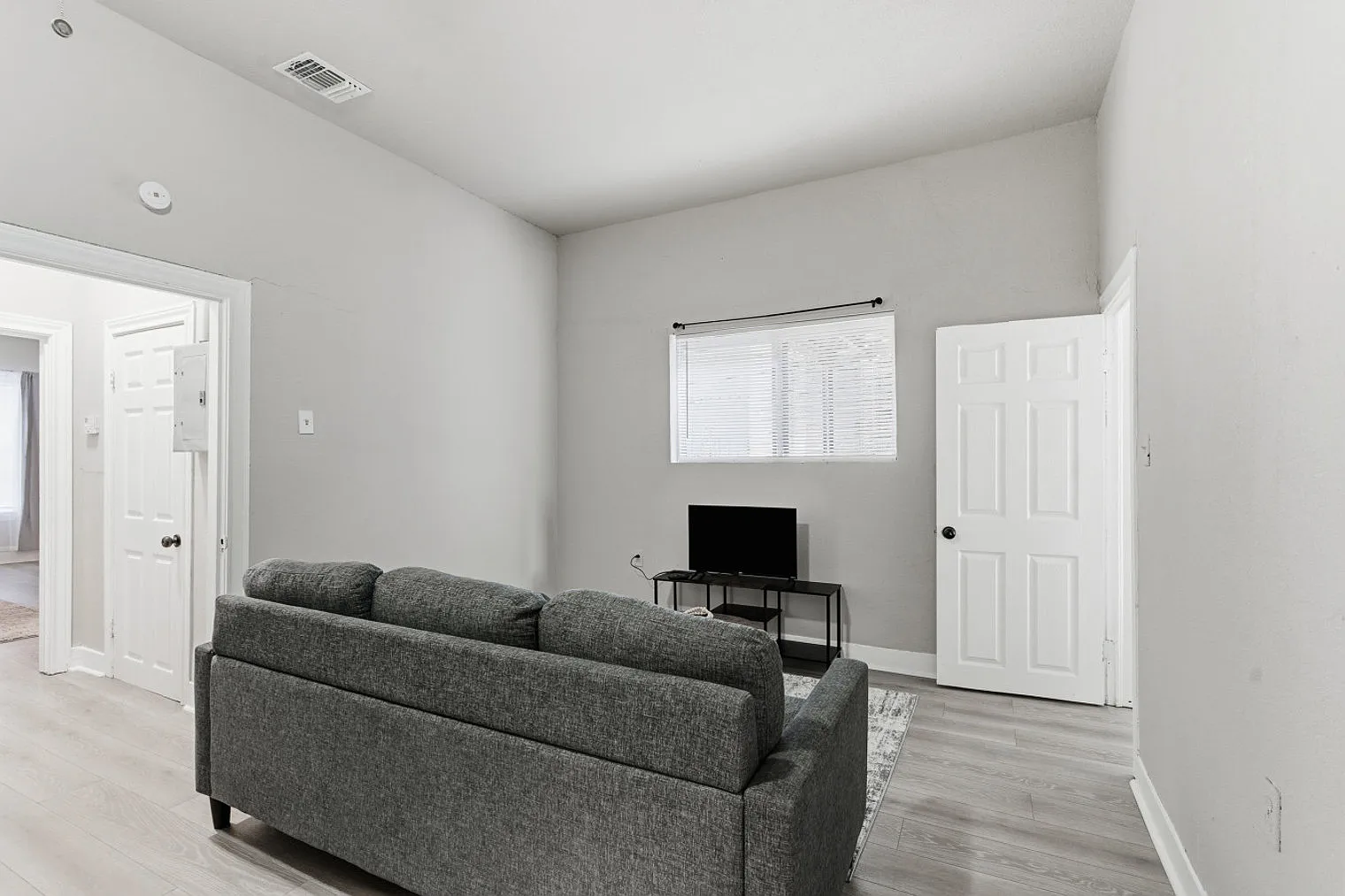 2 bed, 1.0 bath, 1969 sqft, $4,957 — Photo 2
