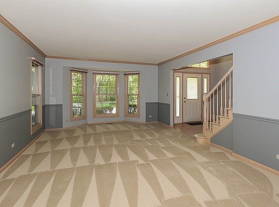 4th image of 1511 Crowfoot Cir N