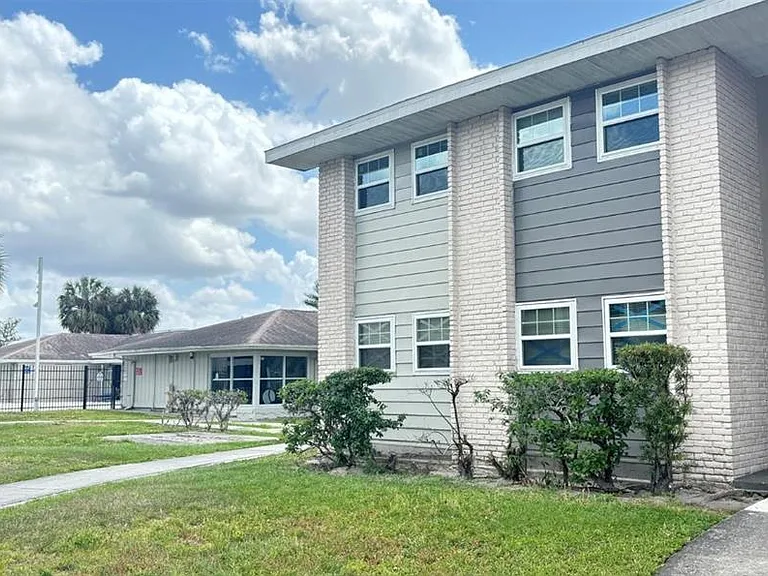 860 Sky Lake Cir #C412 — Photo 3