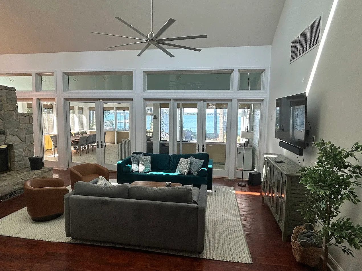 4 bed, 3314 sqft, $8,000 — Photo 2
