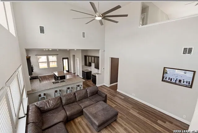 4 bed, 3.0 bath, 2572 sqft, $2,650 — Photo 3