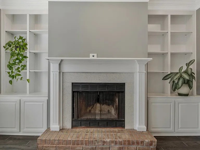 1005 Glendale Ln — Photo 17