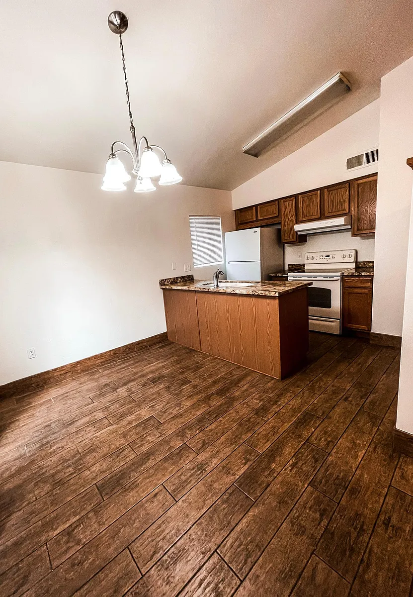 Building Photo - 27 W Concorda Dr #102