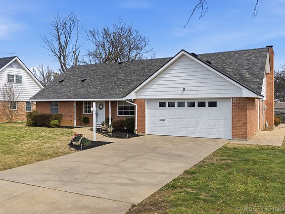 2nd image of 1324 Lariat Dr