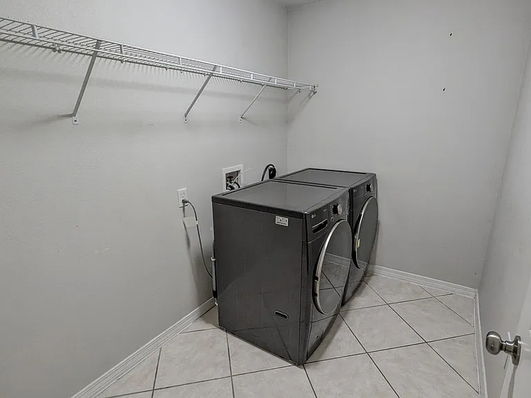 1020 Freeport Ct — Photo 8