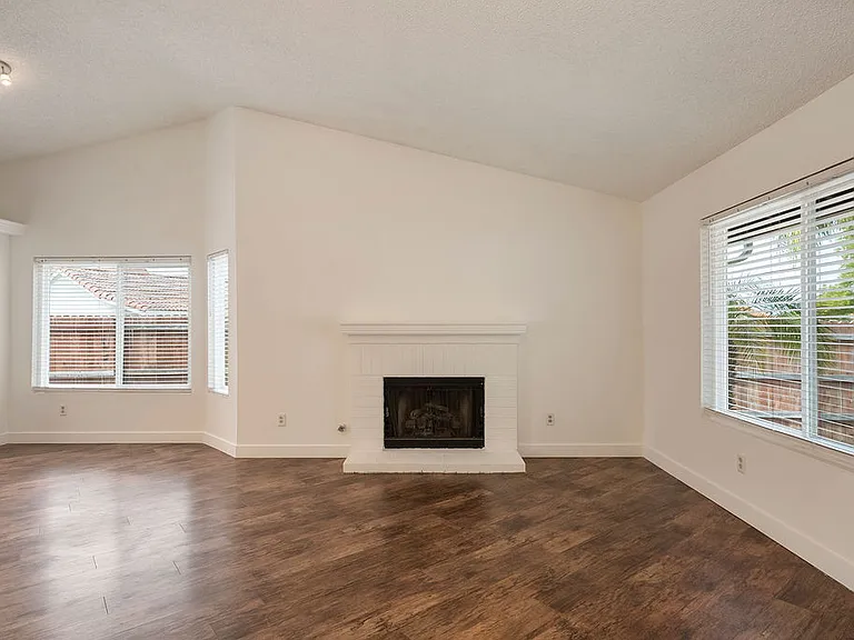 22943 Navut Ave — Photo 5