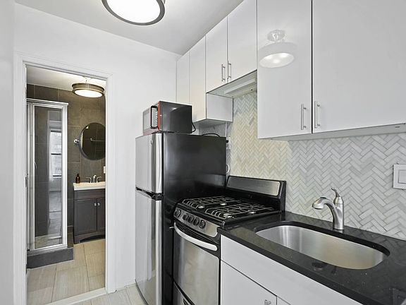 5th image of 534 E 14th St APT 12