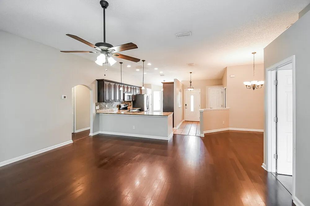 4 bed, 2.0 bath, 1784 sqft, $1,970 — Photo 4