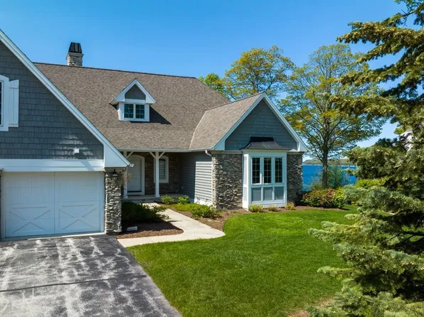 10728 Admiral Dr #202, Sister Bay, WI 54234