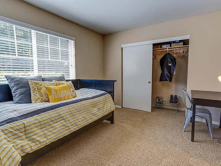 Commons at Hawthorn Village Apartments — Photo 20