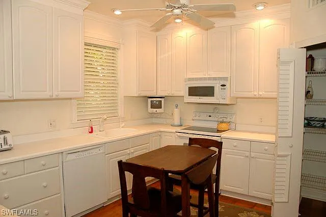 590 E Lake Dr — Photo 6