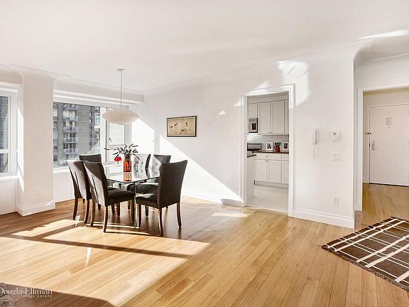 4th image of 200 E 66th St APT D1201