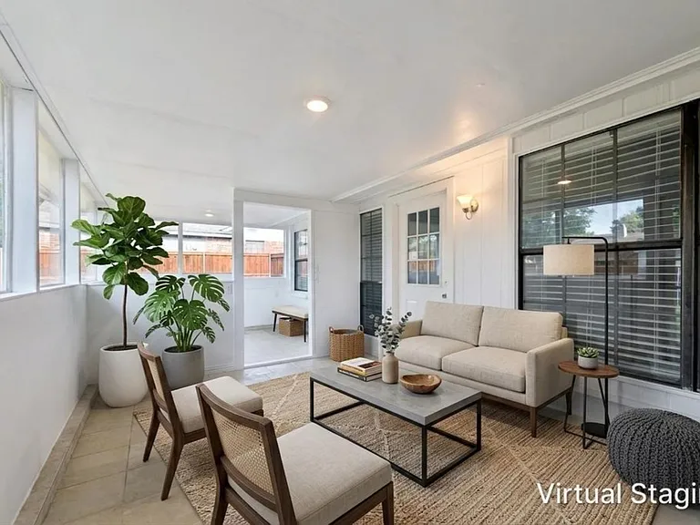 Sunroom (Virtual staging)