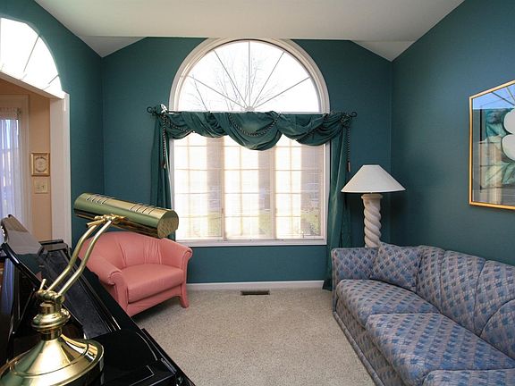 4th image of 513 Woodstream Ct