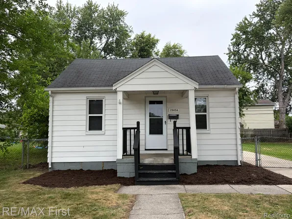 29454 Maplewood St, Garden City, MI 48135