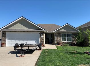 903 Ingleside Dr, Pleasant Hill, MO 64080