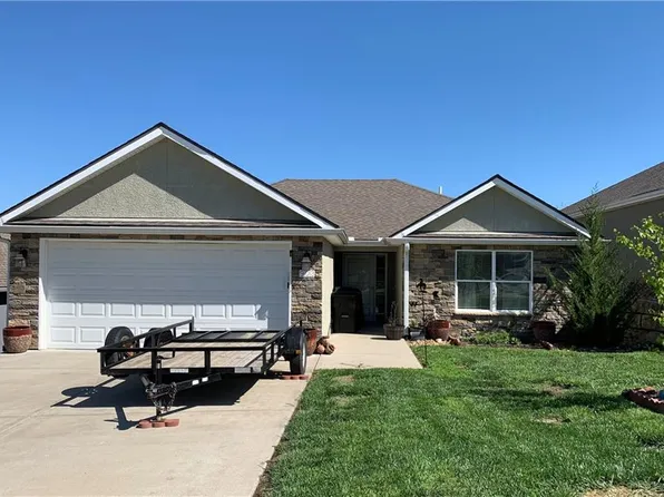 903 Ingleside Dr, Pleasant Hill, MO 64080