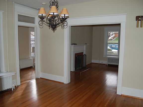 4th image of 1909 Maiden Ln SW