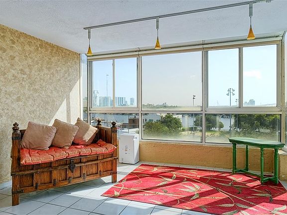 4th image of 160 Columbia Dr APT 606