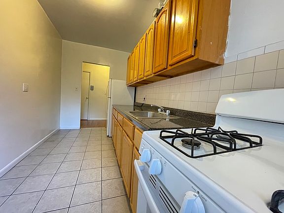 3rd image of 3150 Bailey Ave APT 4K