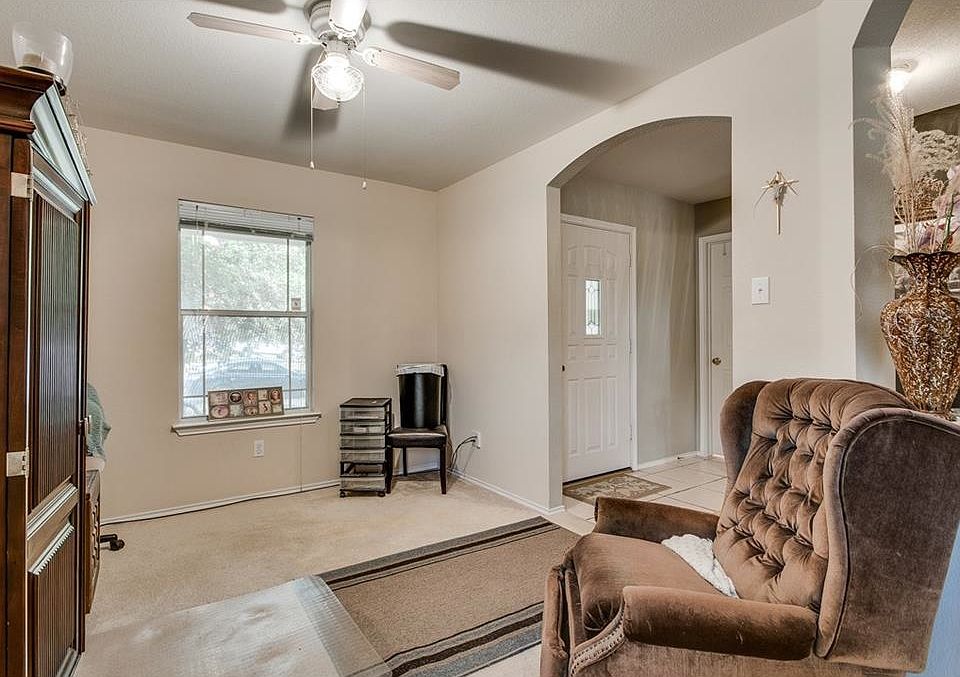 1st image of 702 Sherry Dr