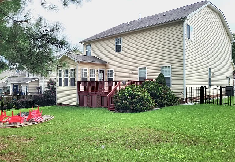 105 Clubhouse Dr — Photo 6