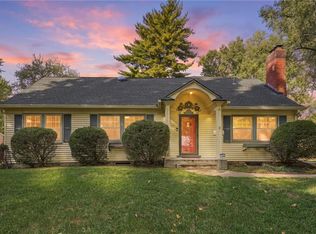 8816 Sleepy Hollow Rd, Kansas City, MO 64114