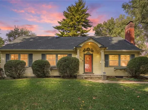 8816 Sleepy Hollow Rd, Kansas City, MO 64114