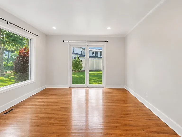317 W Chester Dr — Photo 4