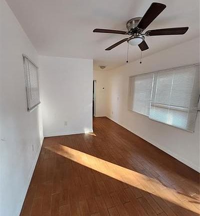 3rd image of 14 1/2 N Evergreen Ave