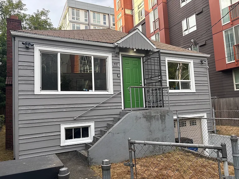 830 NE 67th St — Photo 3