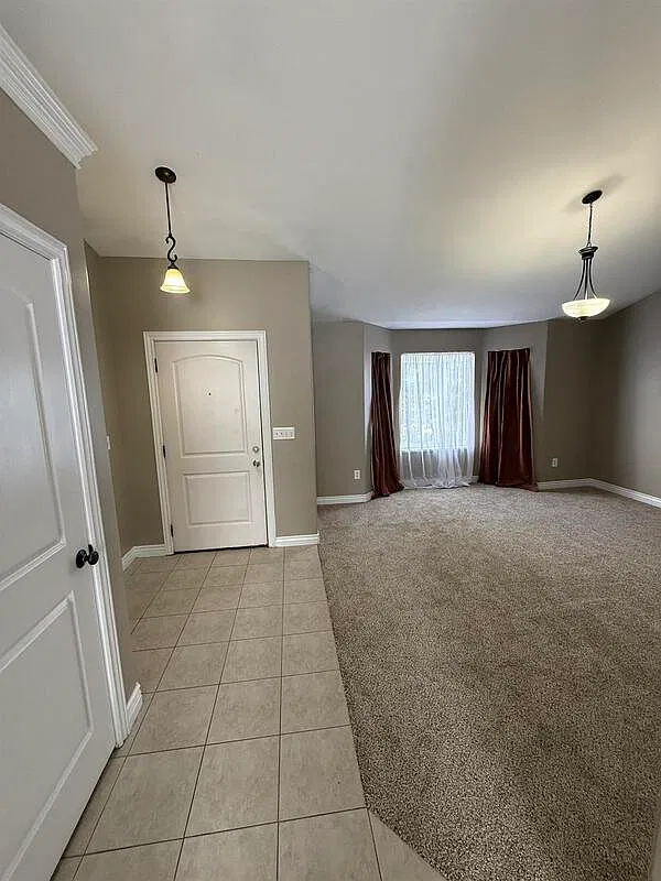 5 bed, 3.0 bath, $2,850 — Photo 4