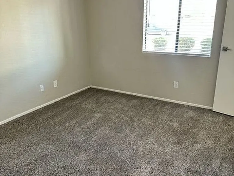 Silverado Apartments — Photo 19