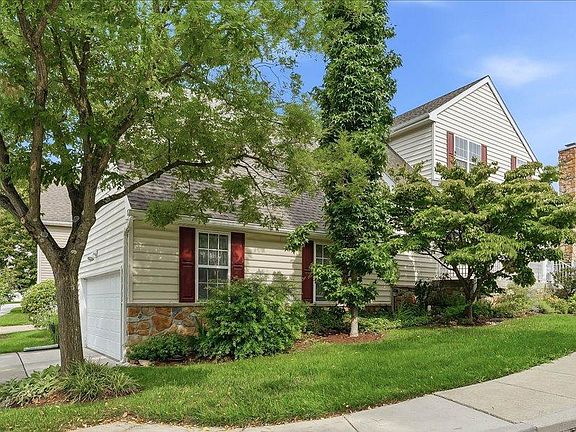 3rd image of 700 Arbor Ln