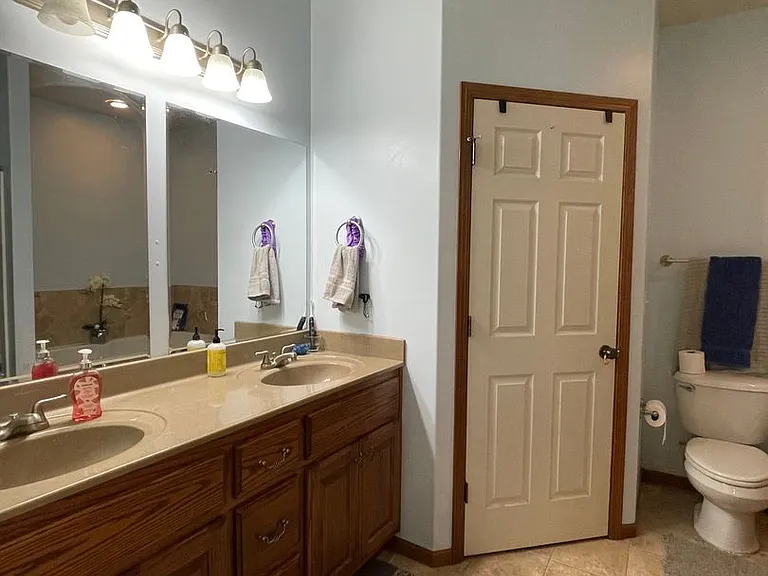 825 Locharno Dr — Photo 17