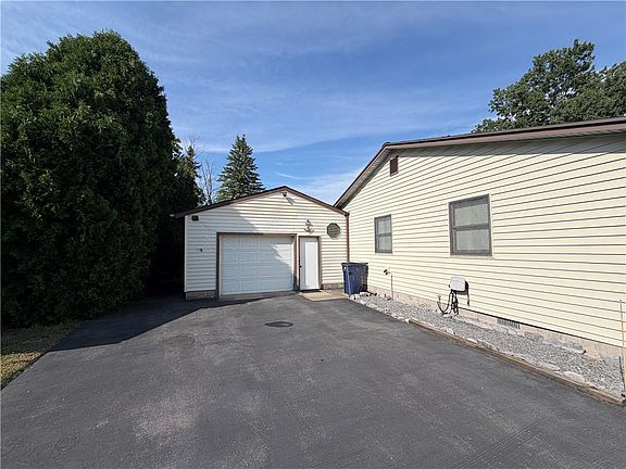 3rd image of 71 Garden St