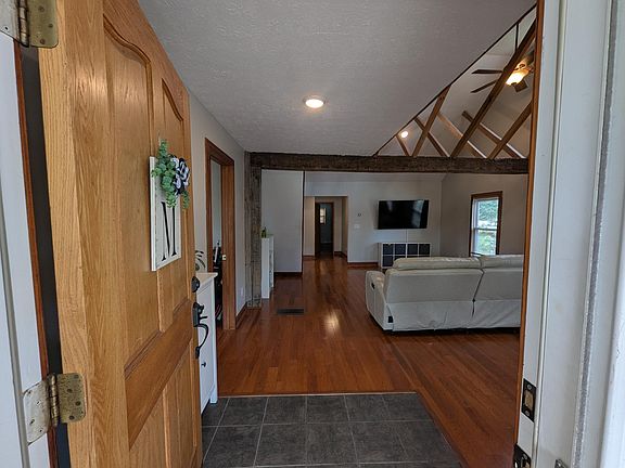 3rd image of 305 E Newell St