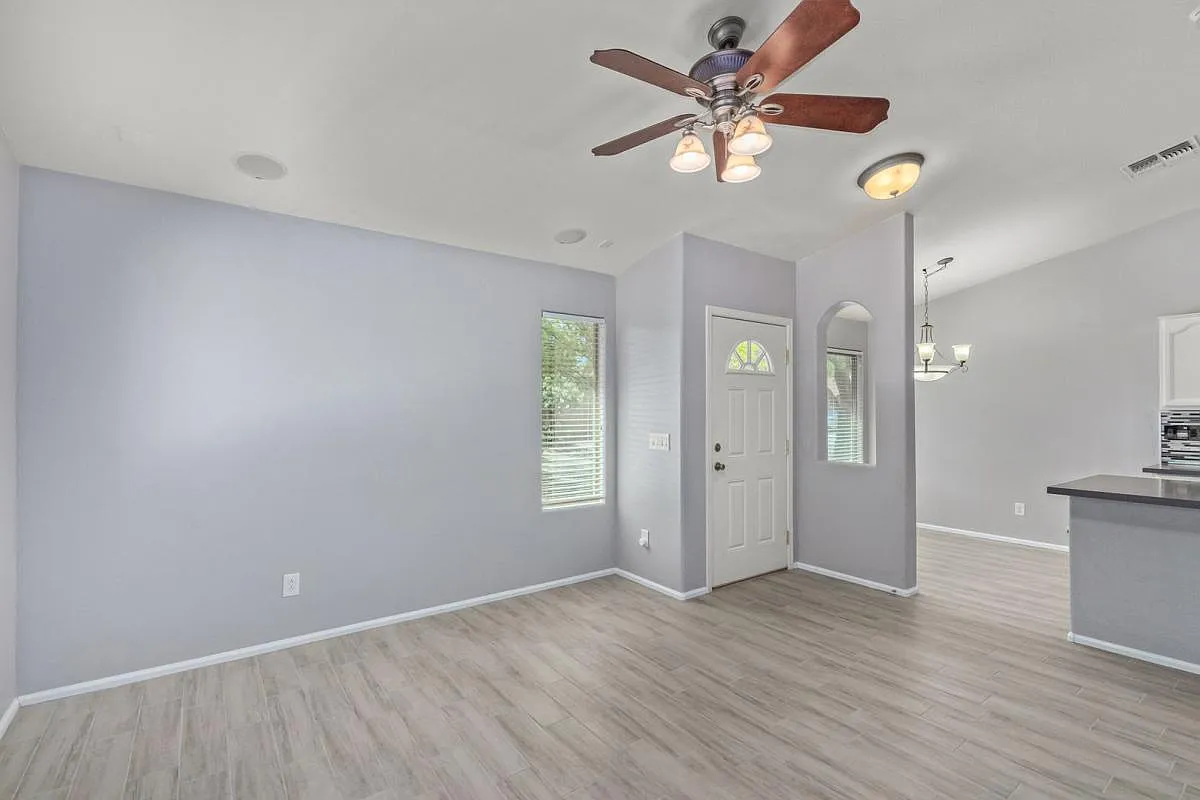 Welcome to your perfect 3 Bedroom plus a Den home with great community amenities!! — Photo 4