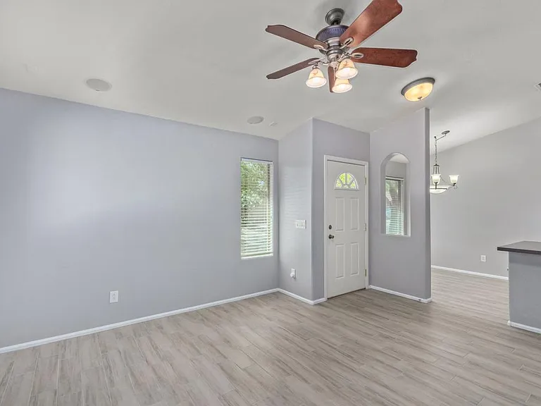 983 E Palomino Way — Photo 4