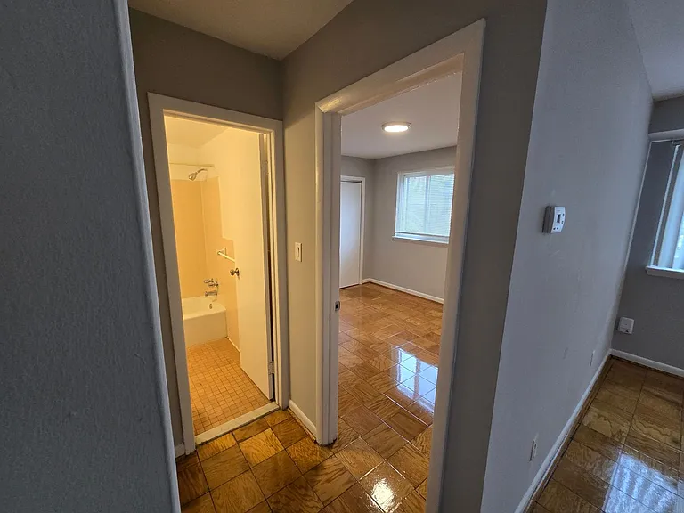 5024 Fort Totten Dr NE — Photo 8