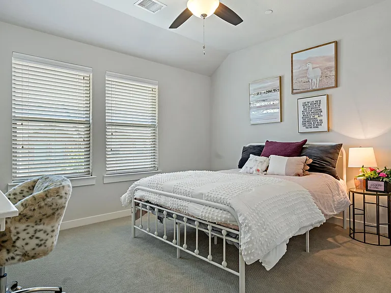 2749 Starburst — Photo 18