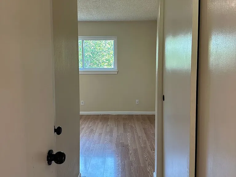 4690 Brookfield Dr — Photo 14