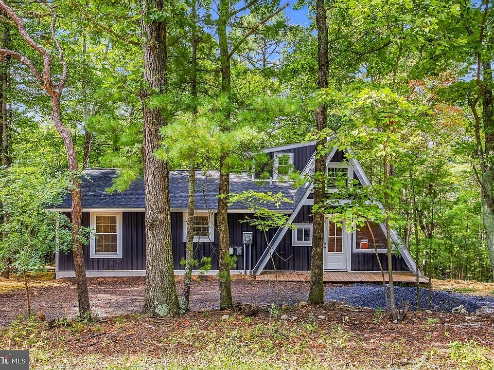 1st image of 404 N Maple Rd