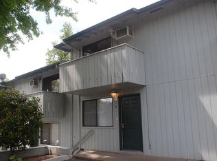 827 NE A St APT 4, Grants Pass, OR 97526