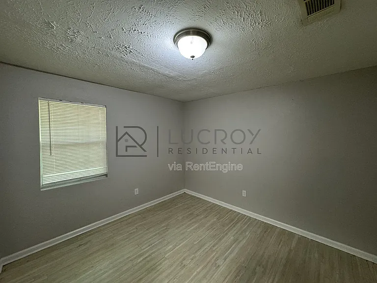229 Lawrence Rd — Photo 8