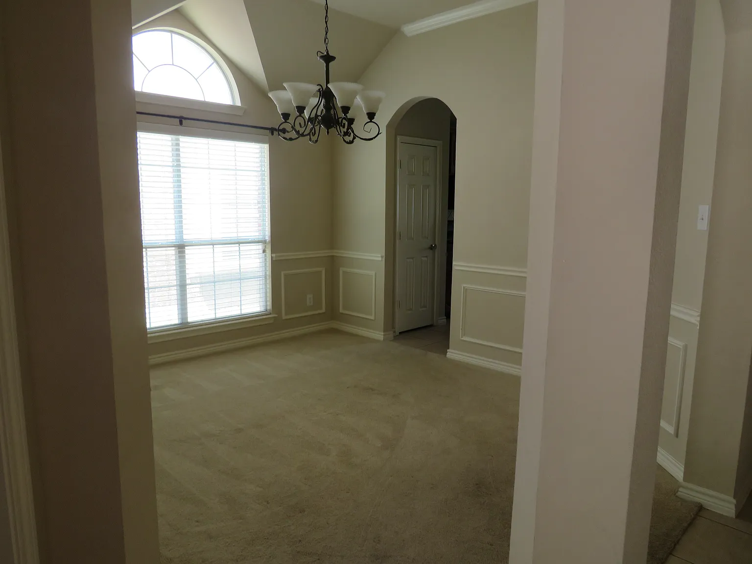3 bed, 2019 sqft, $2,495 — Photo 4