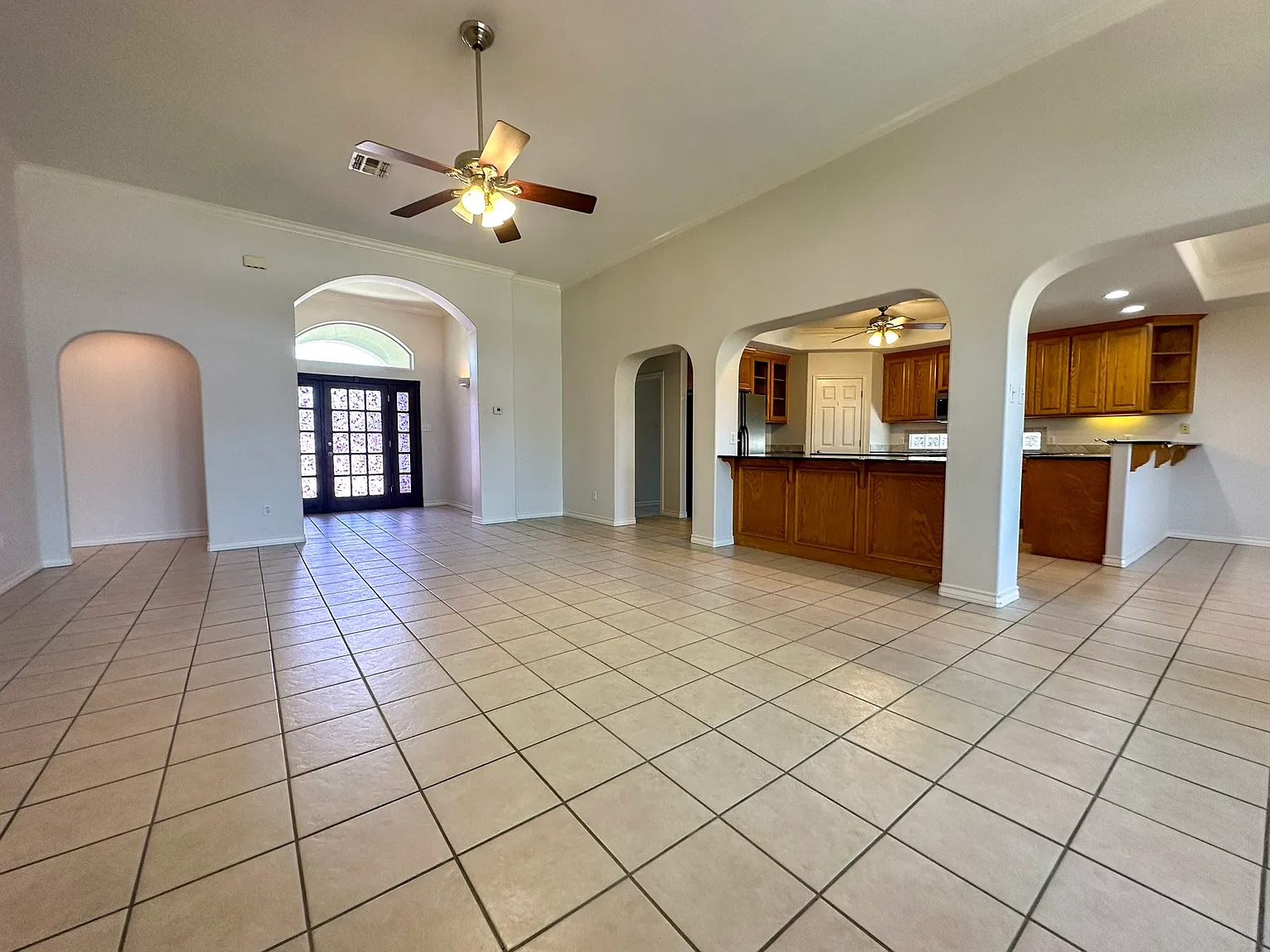 3 bed, 2076 sqft, $2,700 — Photo 4